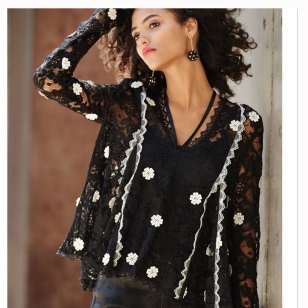 ALEXIS black lace white floral appliqué romantic top S
